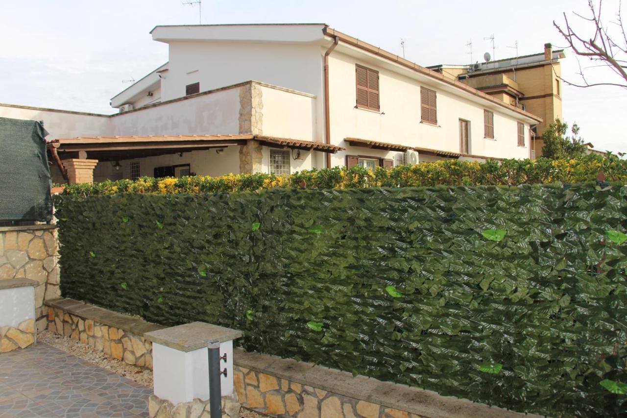 Graziosa Casa Indipendente Vicino Fco Lägenhet Casal Palocco Exteriör bild
