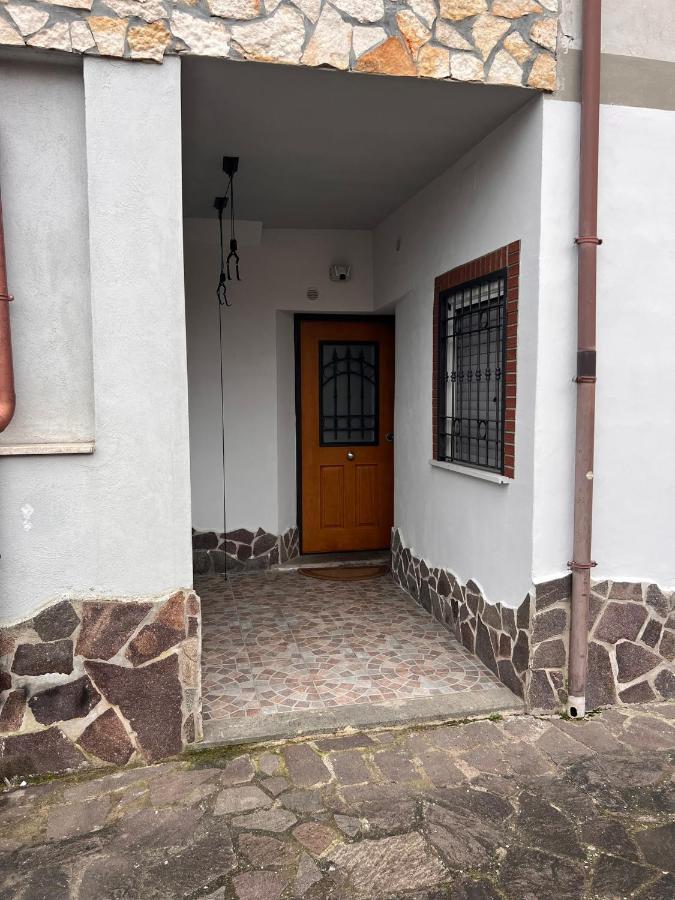 Graziosa Casa Indipendente Vicino Fco Lägenhet Casal Palocco Exteriör bild