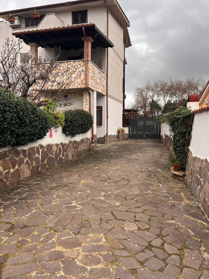 Graziosa Casa Indipendente Vicino Fco Lägenhet Casal Palocco Exteriör bild